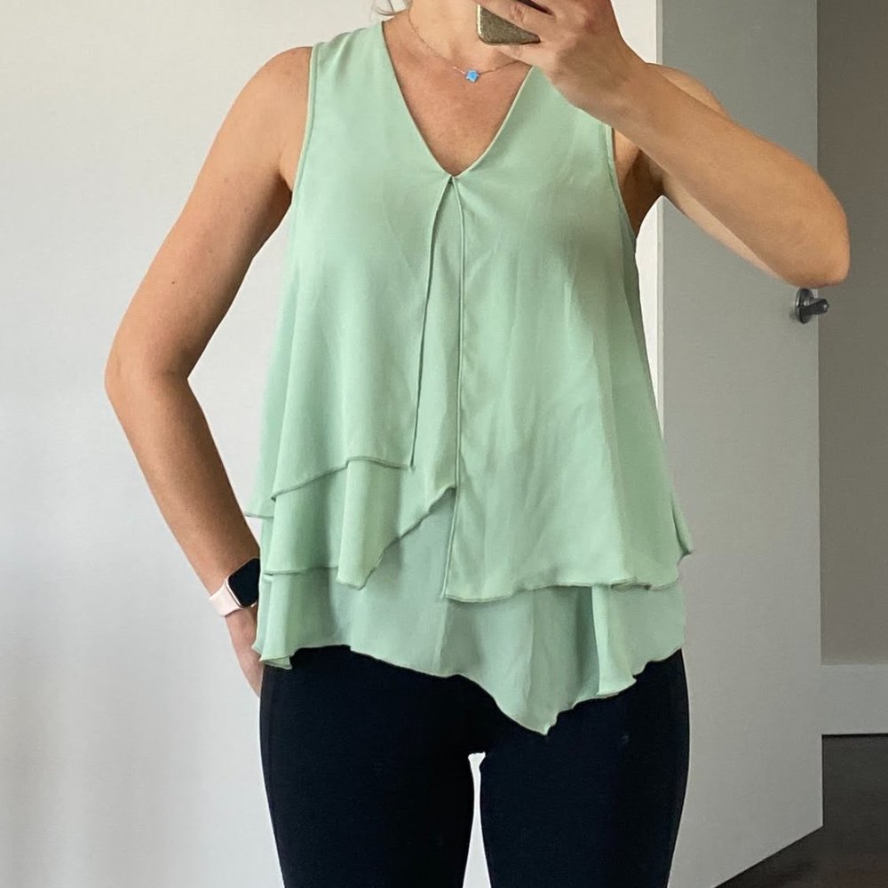 Mint Flowing Top sz 6